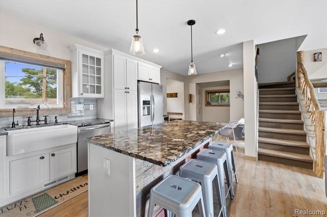 11356 Riverbank Lane, Pinckney, MI 48169