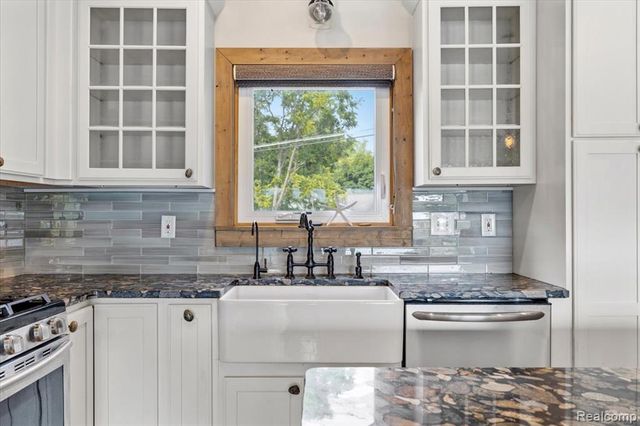 11356 Riverbank Lane, Pinckney, MI 48169