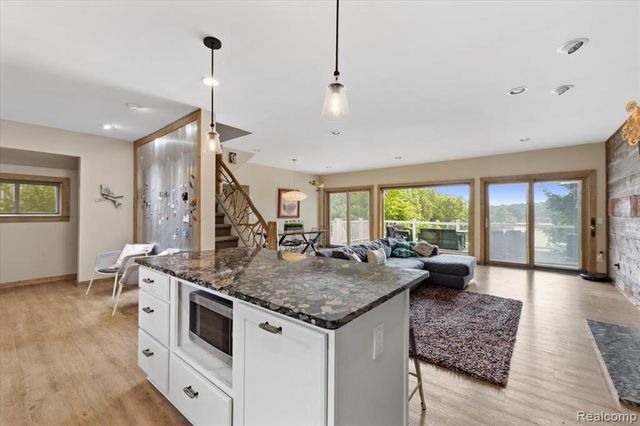 11356 Riverbank Lane, Pinckney, MI 48169