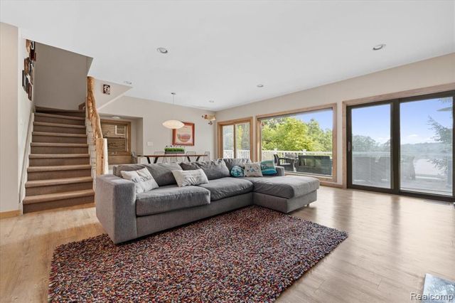11356 Riverbank Lane, Pinckney, MI 48169