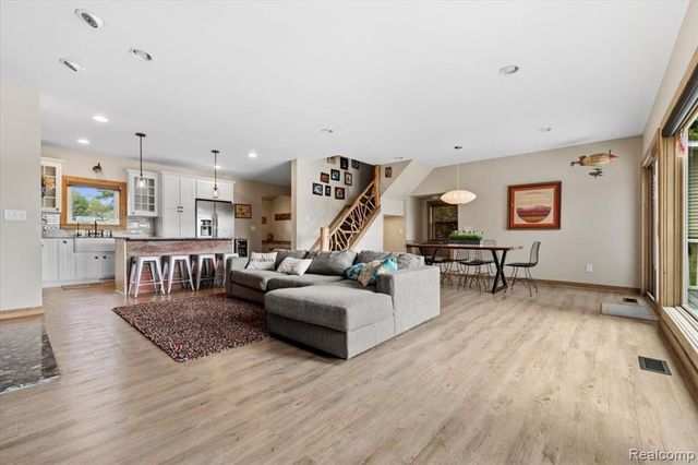 11356 Riverbank Lane, Pinckney, MI 48169