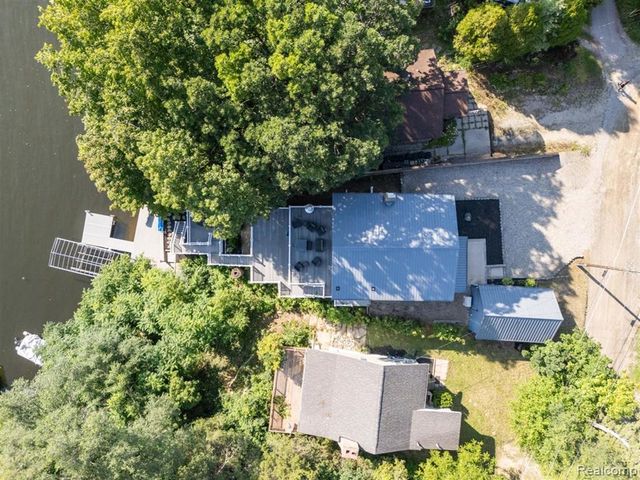 11356 Riverbank Lane, Pinckney, MI 48169
