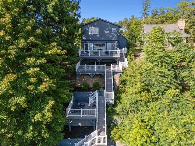 11356 Riverbank Lane, Pinckney, MI 48169