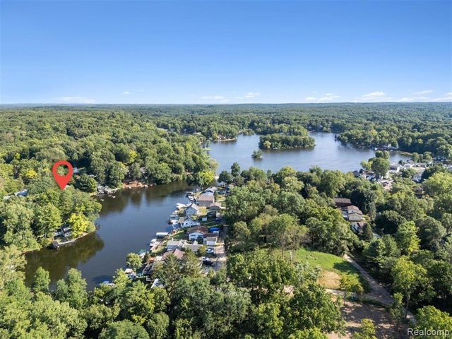 11356 Riverbank Lane, Pinckney, MI 48169