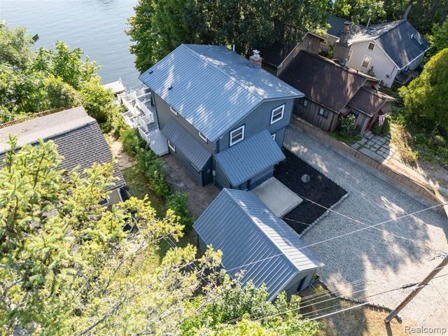 11356 Riverbank Lane, Pinckney, MI 48169
