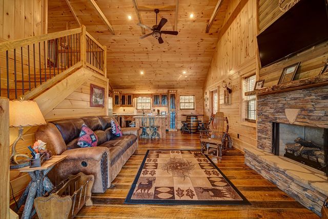 900 Cherokee Oaks Drive, Murphy, NC 28906