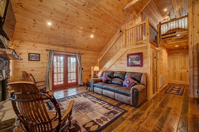 900 Cherokee Oaks Drive, Murphy, NC 28906