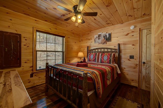 900 Cherokee Oaks Drive, Murphy, NC 28906