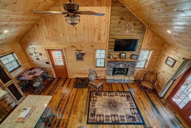 900 Cherokee Oaks Drive, Murphy, NC 28906