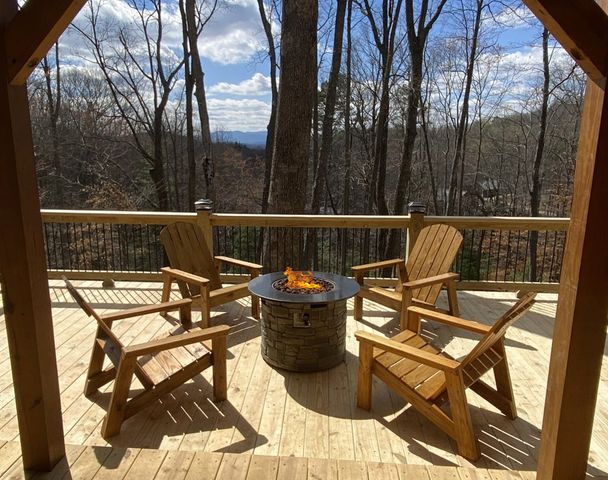 900 Cherokee Oaks Drive, Murphy, NC 28906