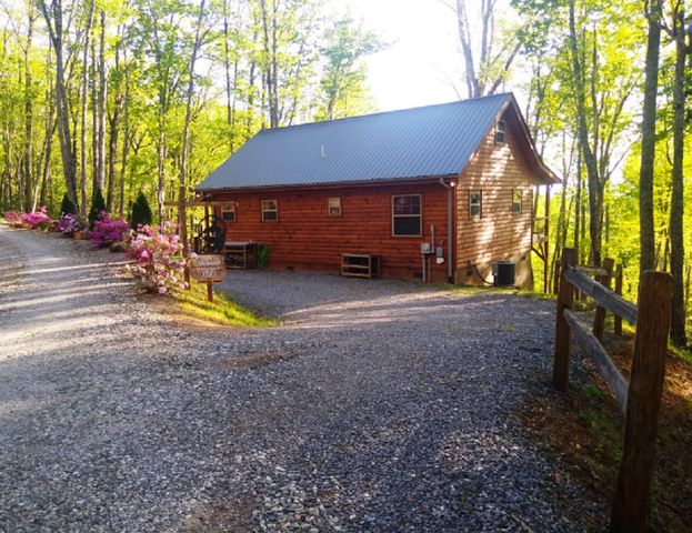 900 Cherokee Oaks Drive, Murphy, NC 28906