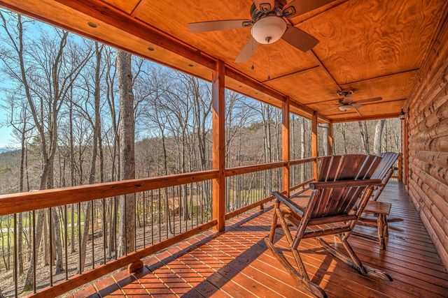 900 Cherokee Oaks Drive, Murphy, NC 28906