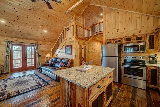 900 Cherokee Oaks Drive, Murphy, NC 28906