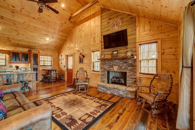 900 Cherokee Oaks Drive, Murphy, NC 28906