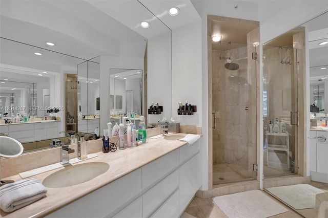 715 Crandon Blvd 406, Key Biscayne, FL 33149