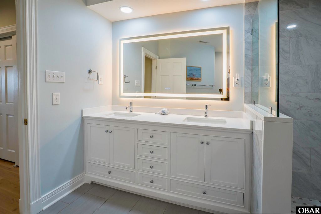 Image 16 of property listing at 655 Sand and Sea Court unit H #523, Corolla, NC 27927