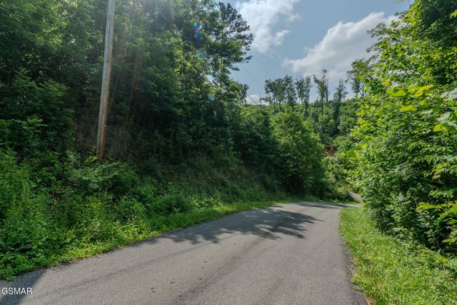 361 Oakwood Drive, Sevierville, TN 37876