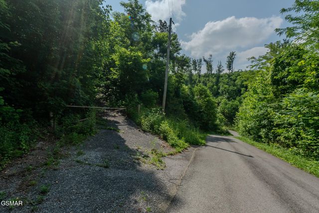 361 Oakwood Drive, Sevierville, TN 37876