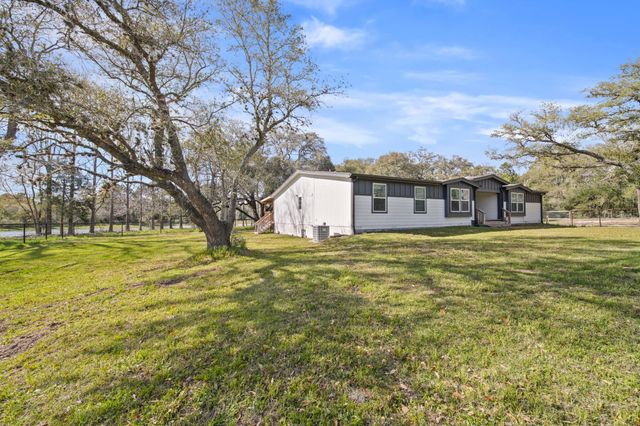 8870 Hart Lane, Sealy, TX 77474