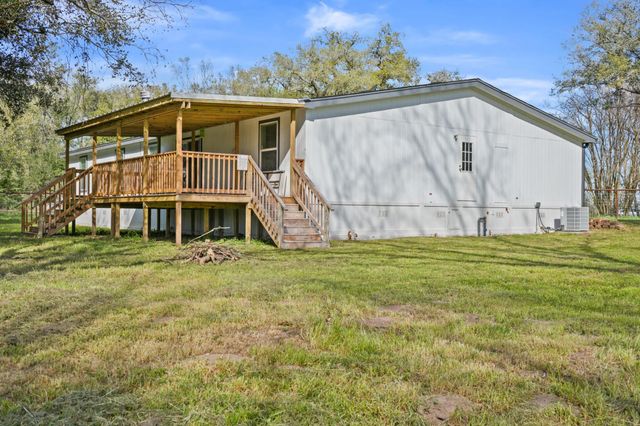 8870 Hart Lane, Sealy, TX 77474