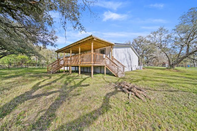 8870 Hart Lane, Sealy, TX 77474