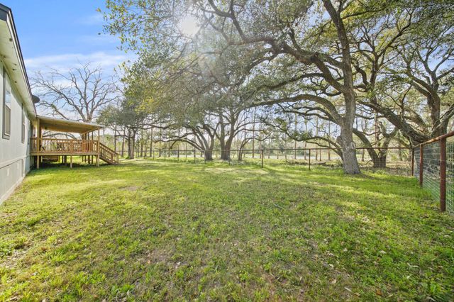 8870 Hart Lane, Sealy, TX 77474