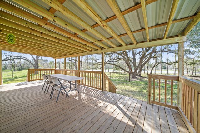 8870 Hart Lane, Sealy, TX 77474