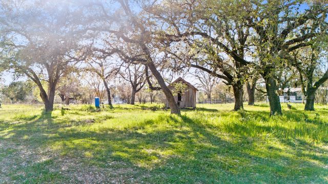 8870 Hart Lane, Sealy, TX 77474