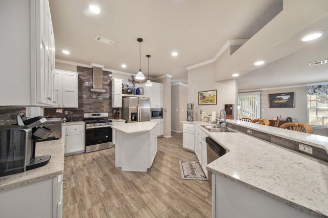 8870 Hart Lane, Sealy, TX 77474
