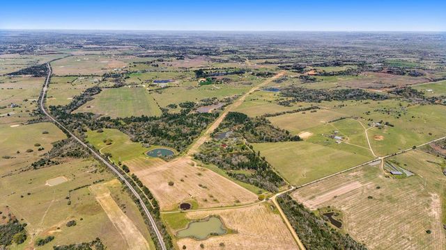 8870 Hart Lane, Sealy, TX 77474