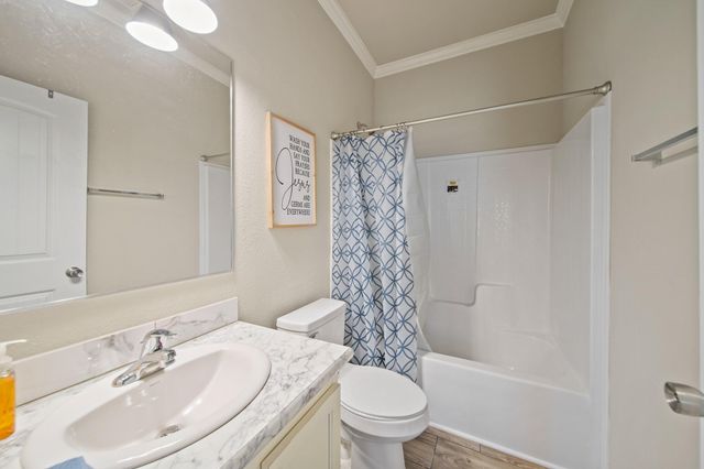 8870 Hart Lane, Sealy, TX 77474