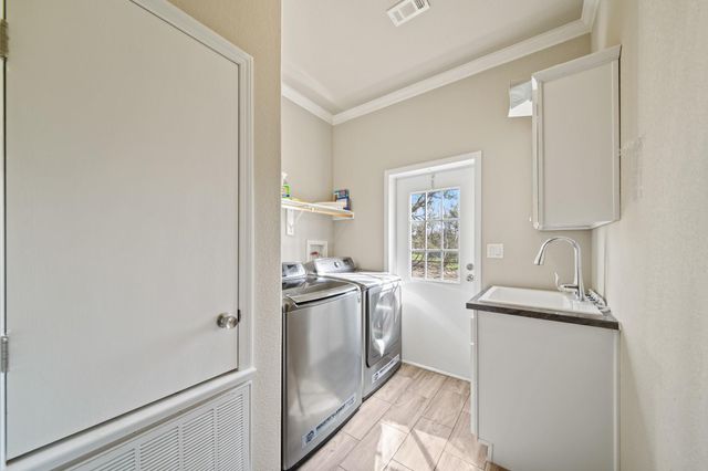 8870 Hart Lane, Sealy, TX 77474