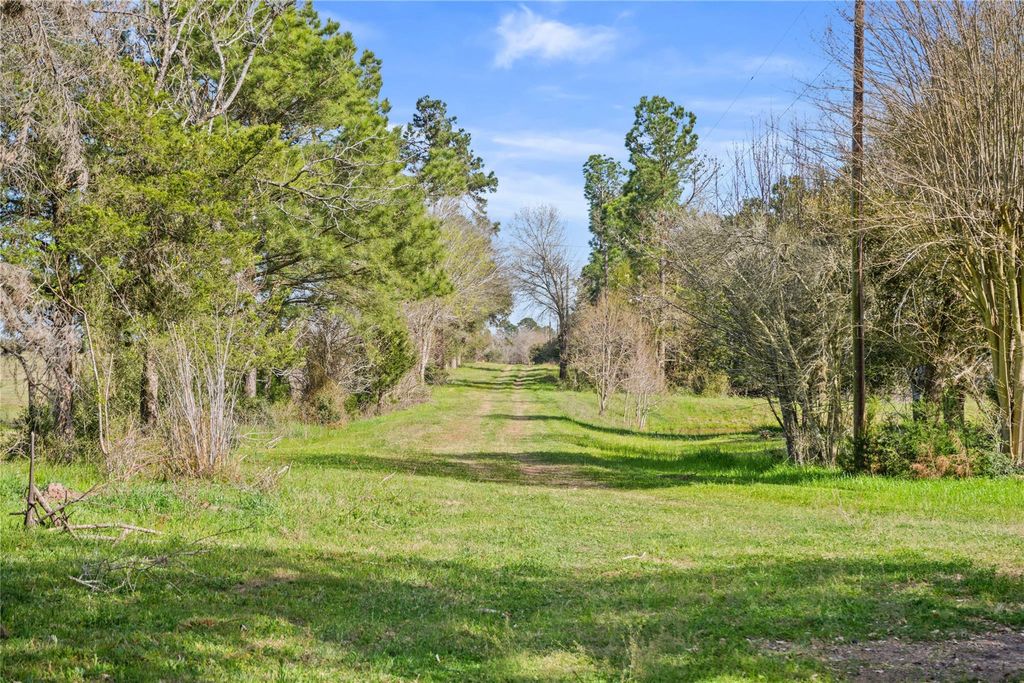 8870 Hart Lane, Sealy, TX 77474