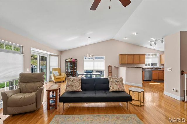 500 Micahs Way, Columbia, IL 62236