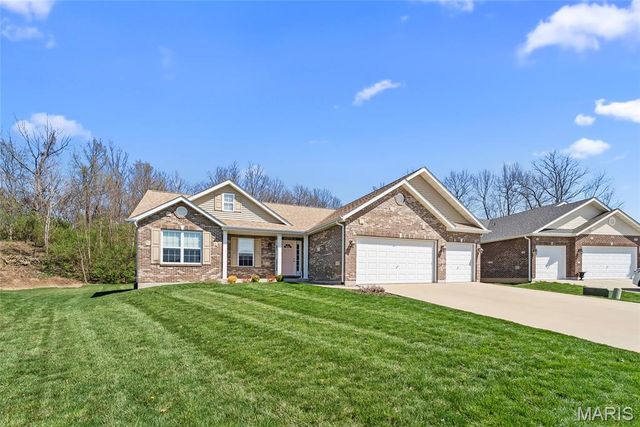 500 Micahs Way, Columbia, IL 62236
