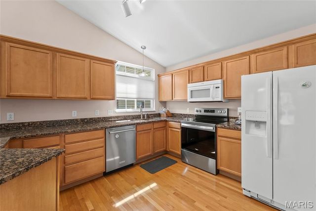 500 Micahs Way, Columbia, IL 62236