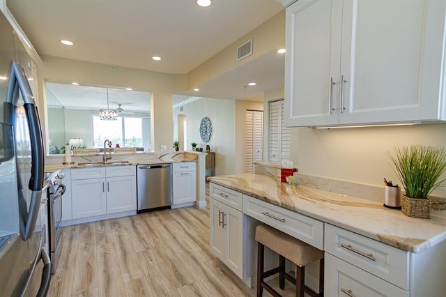 7974 SAILBOAT KEY BOULEVARD S 402, South Pasadena, FL 33707