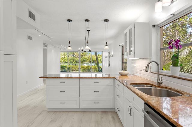 6700 GULF OF MEXICO DRIVE 117, Longboat Key, FL 34228