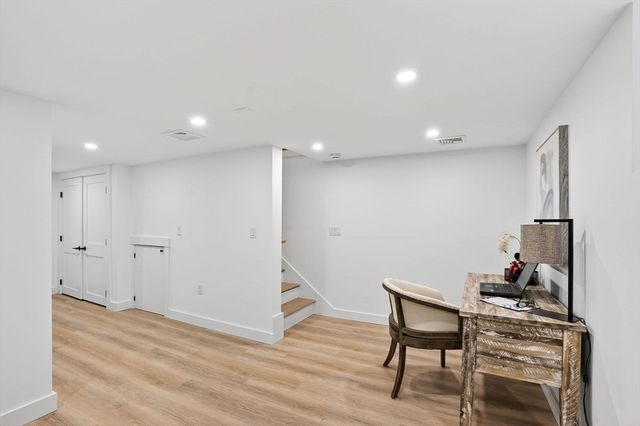 29 Laurel 29, Watertown, MA 02472