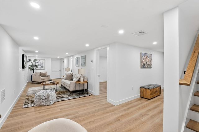 29 Laurel 29, Watertown, MA 02472