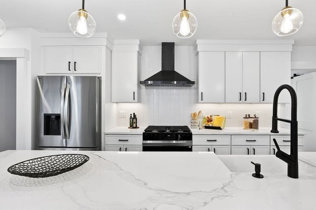 29 Laurel 29, Watertown, MA 02472