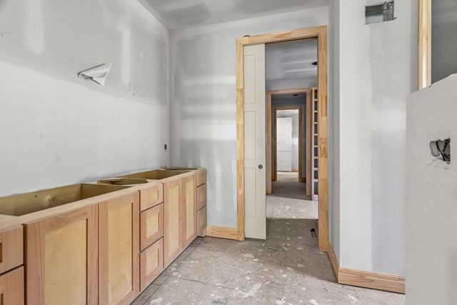 2615 W 47th Terrace, Westwood, KS 66205