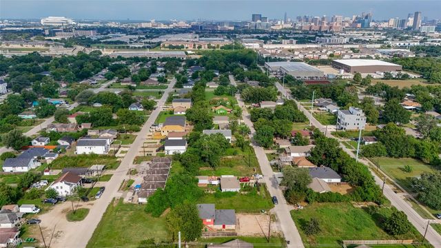 3552 Nathaniel Brown Street, Houston, TX 77021