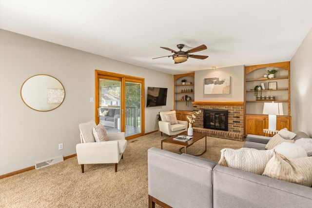 4416 74th Street, Urbandale, IA 50322