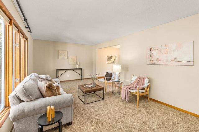 4416 74th Street, Urbandale, IA 50322