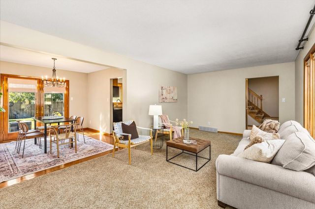 4416 74th Street, Urbandale, IA 50322