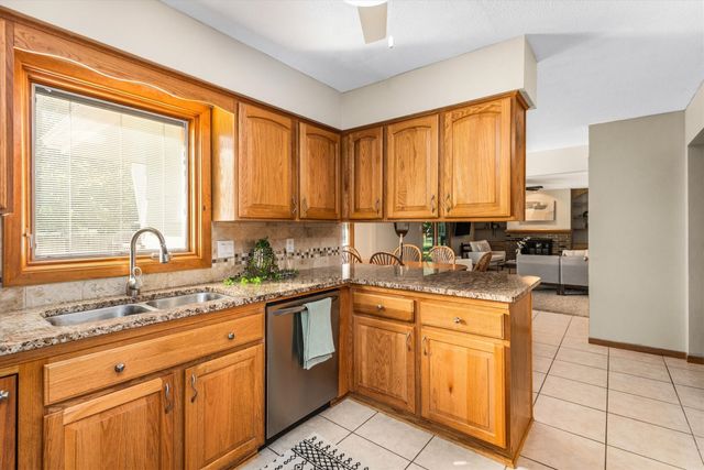 4416 74th Street, Urbandale, IA 50322
