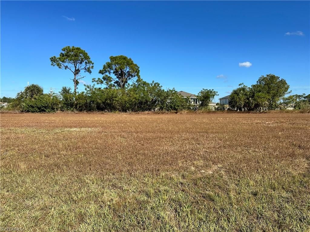 825 NE 32nd TER, Cape Coral, FL 33909