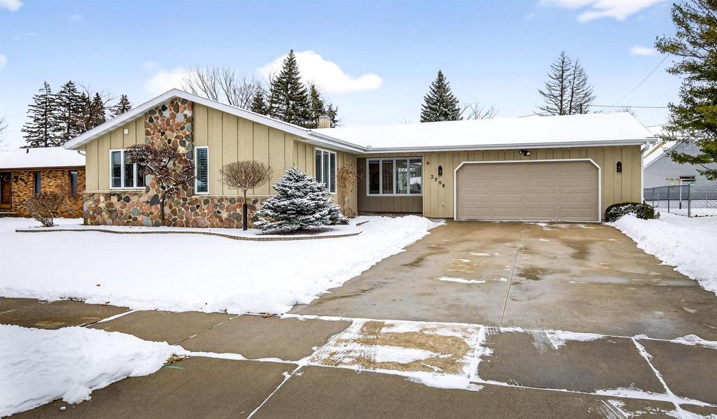 2308 N APPLETON STREET, Appleton, WI 54911