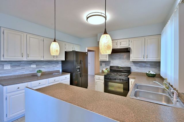 1340 Charger Court, Carol Stream, IL 60188